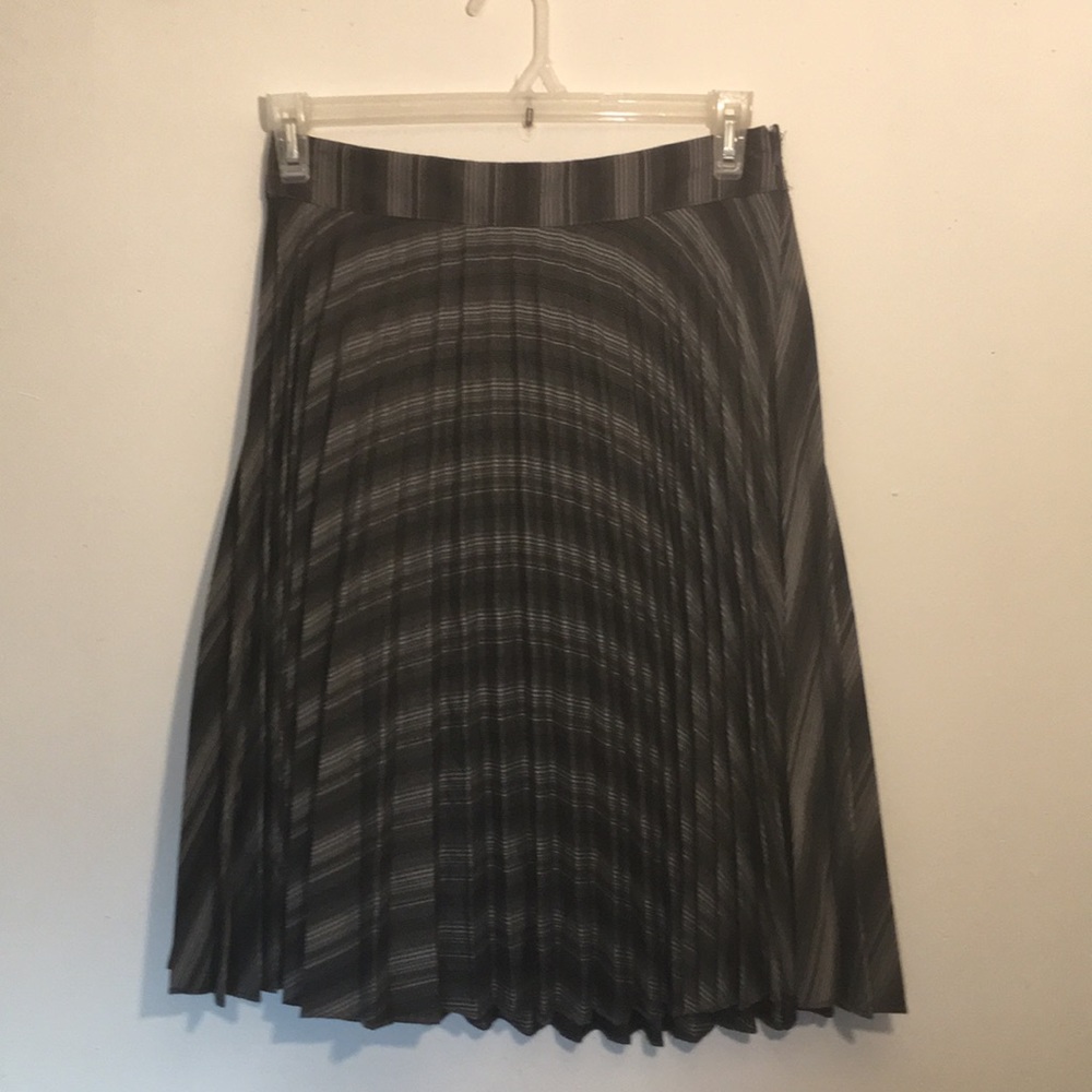 Metro Wear Pleated Accordion Skirt: Size Small